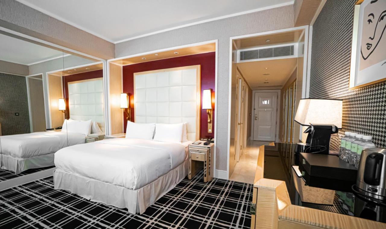 The Lin Hotel Taichung Esterno foto A room at the hotel