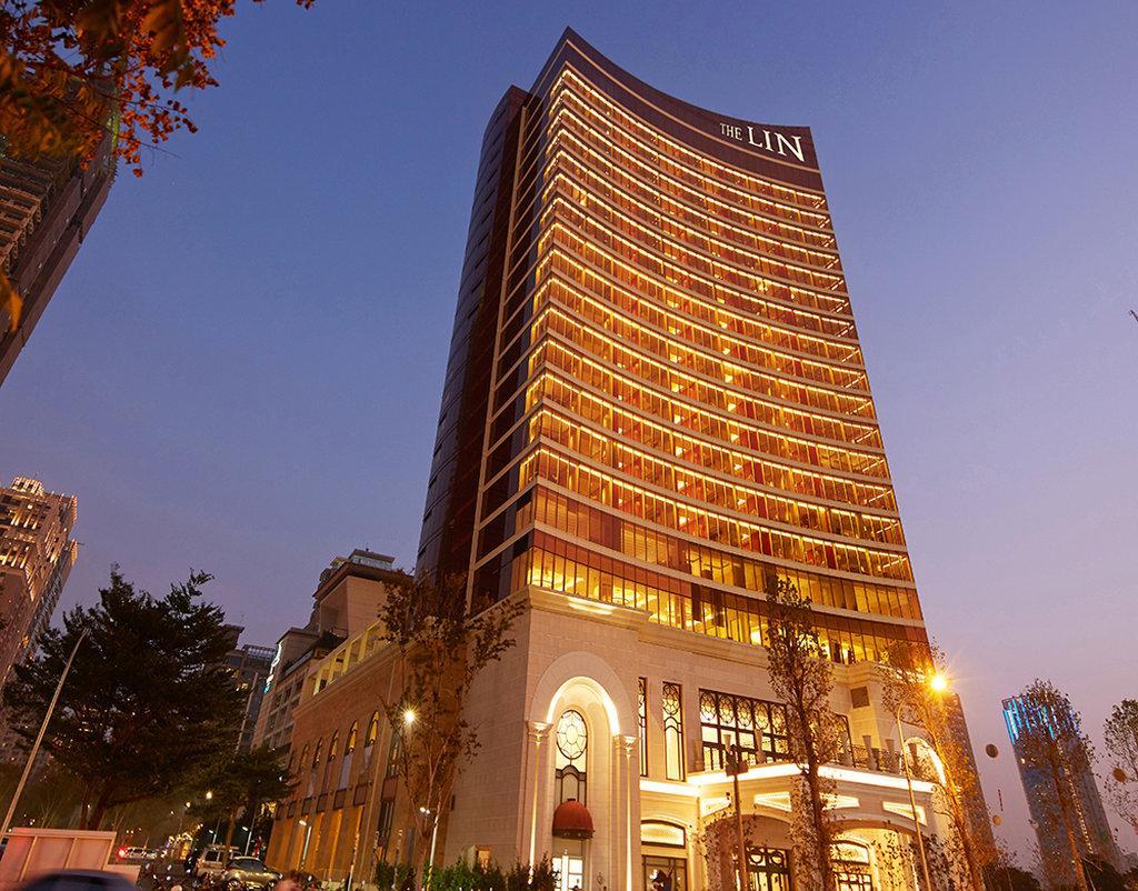 The Lin Hotel Taichung Esterno foto The hotel at night