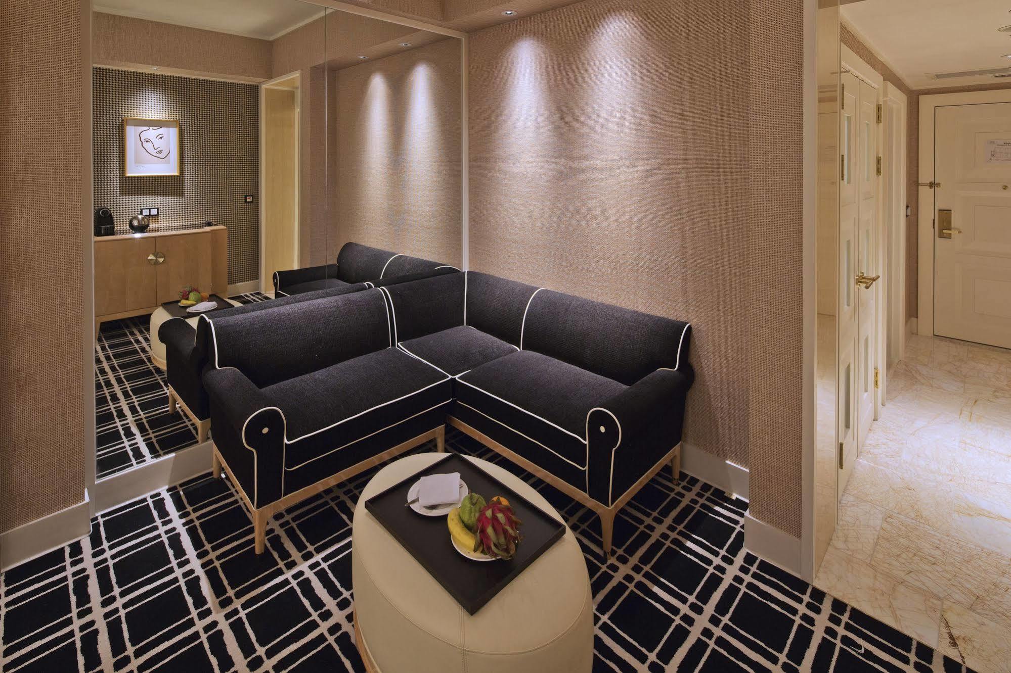 The Lin Hotel Taichung Esterno foto A suite at the Ritz-Carlton, Hong Kong