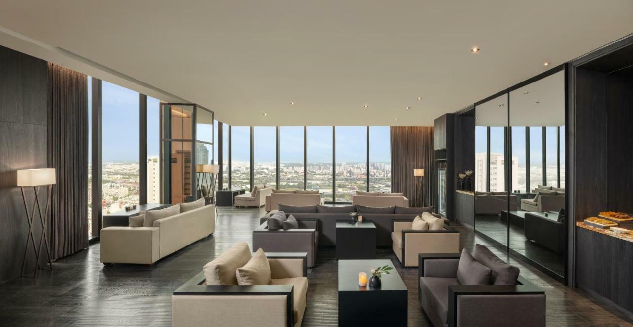 The Lin Hotel Taichung Esterno foto The Club Lounge at the Ritz-Carlton, Dubai